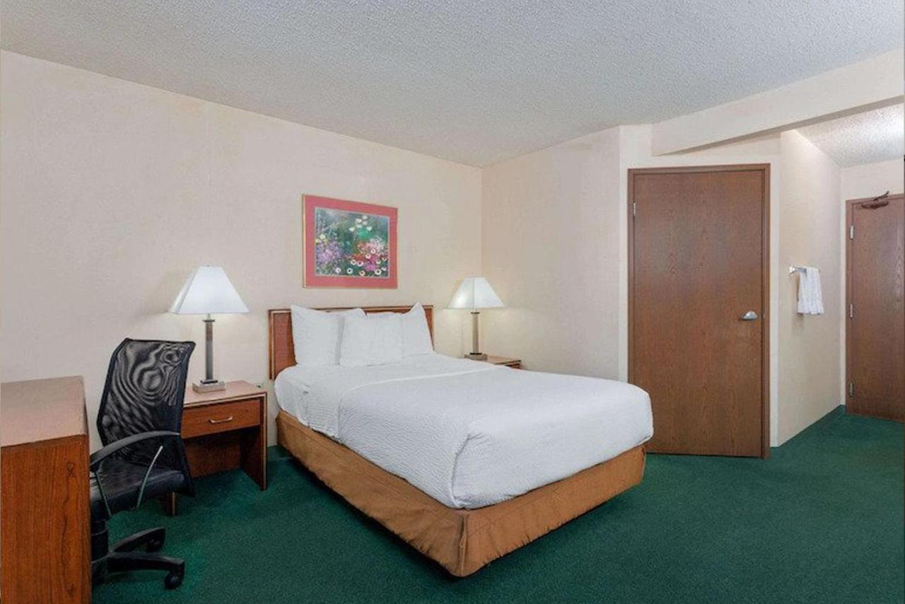 Norwood Inn & Suites Indianapolis East Post Drive Indianápolis Exterior foto